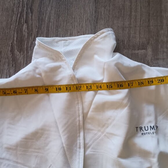 Trump Hotel White Robe OS New, Unisex - Picture 6 of 9